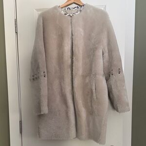 Stunning grey/taupe lamb shearling reversible coat. Size M NWOT